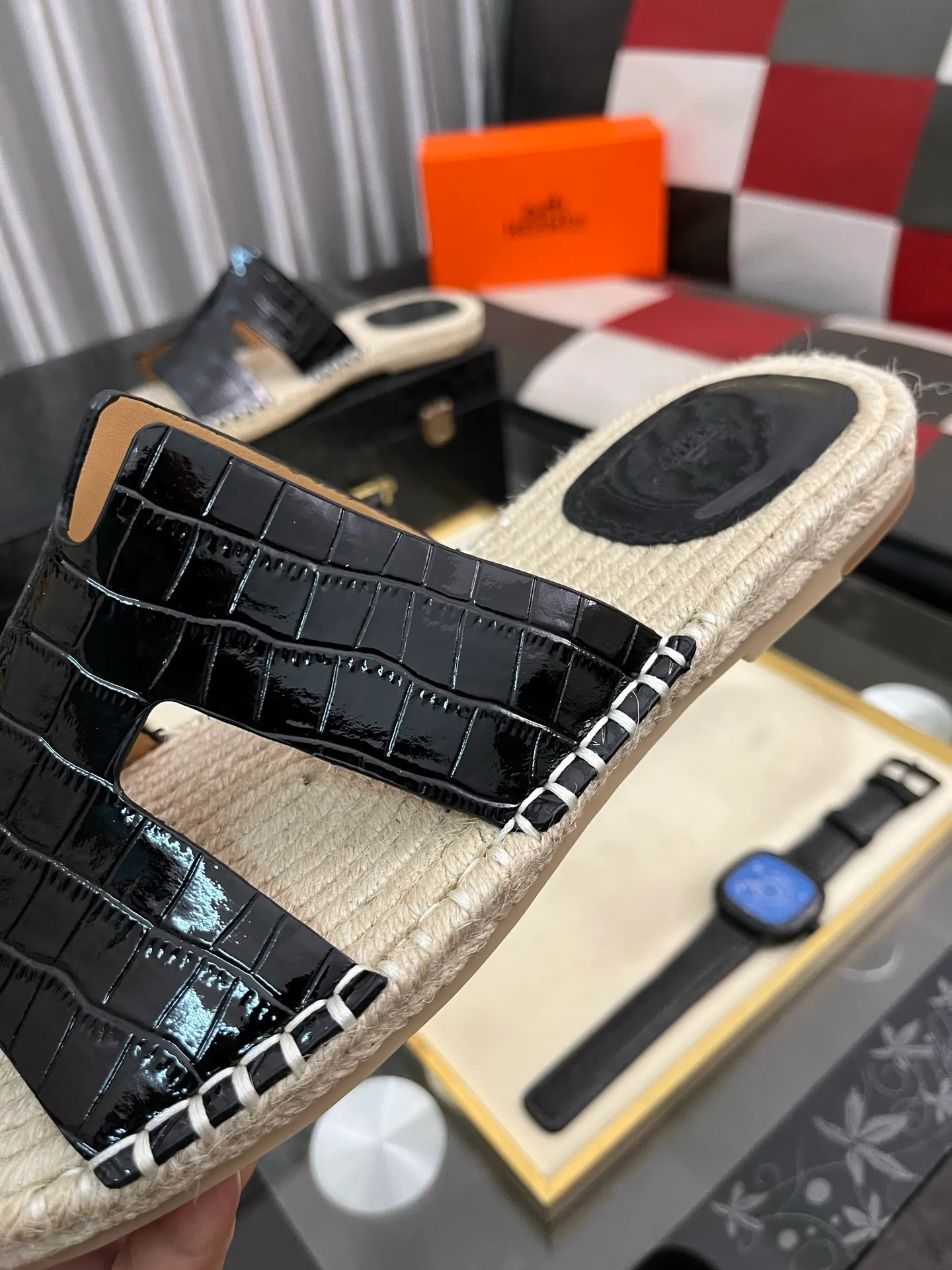 Men's shoes 💰340⌚️⌚️《HERMES》Hermes 💁♂️Men's casual slippers, compare the quality at the counter🧚🏿♂️ The upper layer has a stone pattern with clear texture, showing high-end, high-end, comfortable to wear and versatile. Purely hand-pulled, raw rubber breathable outsole, breathable and comfortable lambskin lining, 100% comfortable density, original rubber outsole wear-resistant code number 38-44. Can be customized 45-46-47